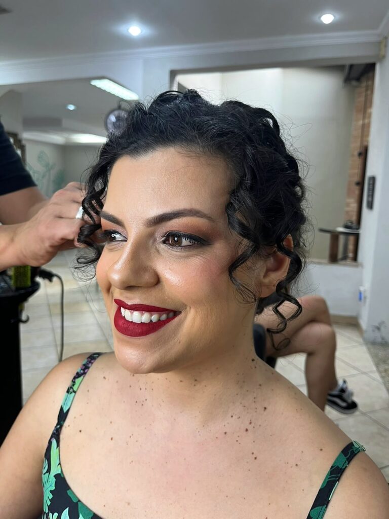 Penteado e maquiagem no Espaço Toutes, foto 16